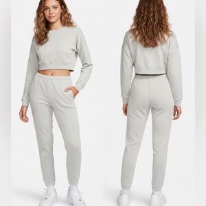 Nike | Chill Terry Slim Fit High Waisted Women's Sweatpants